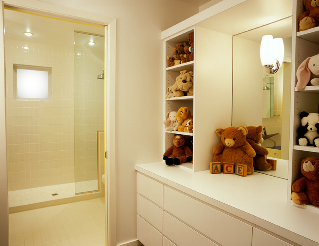 A sophisticated bathroom renovation, from grade school to adulthood contemporaneo-armario