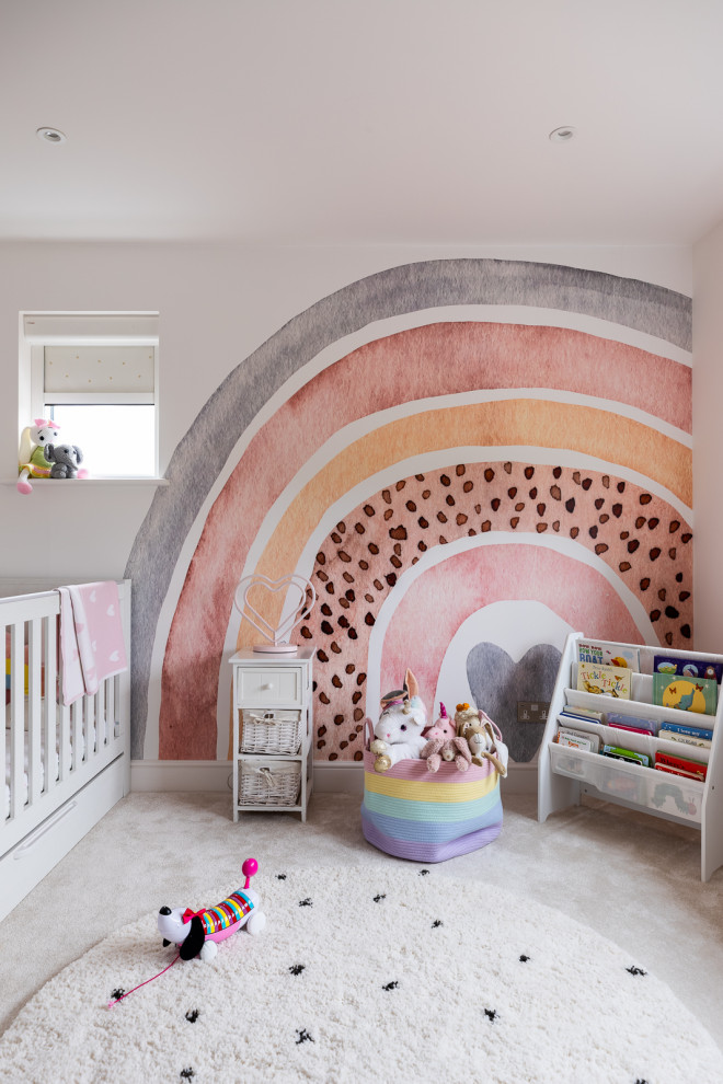 Modernes Babyzimmer in Hertfordshire
