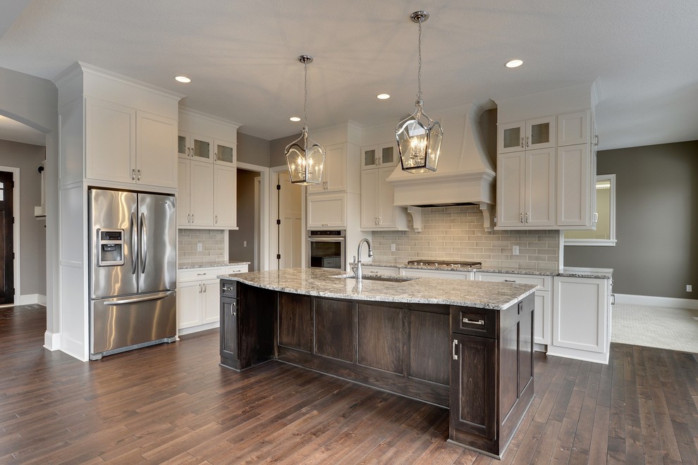 Transitional kitchen photo in Minneapolis