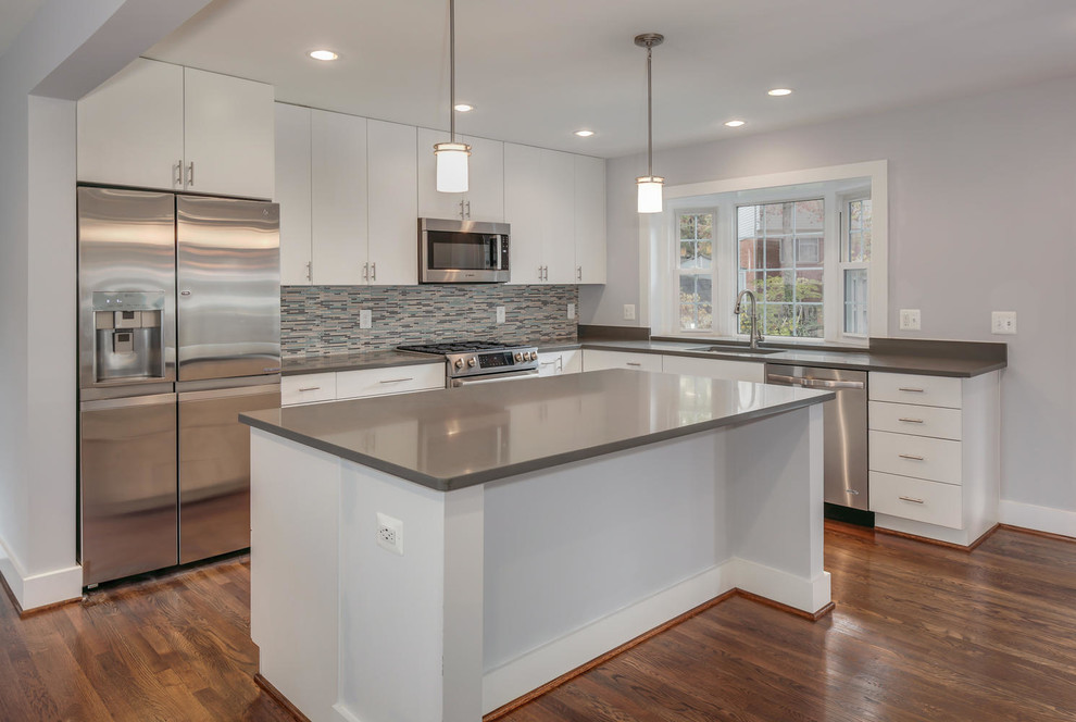 Transitional kitchen photo in DC Metro