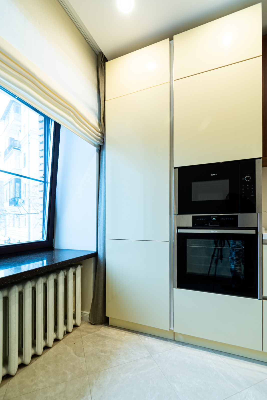 Современная кухня под потолок