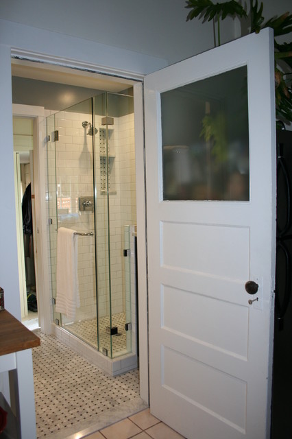 Small Pass-Through Marble Bath american-traditional-bathroom