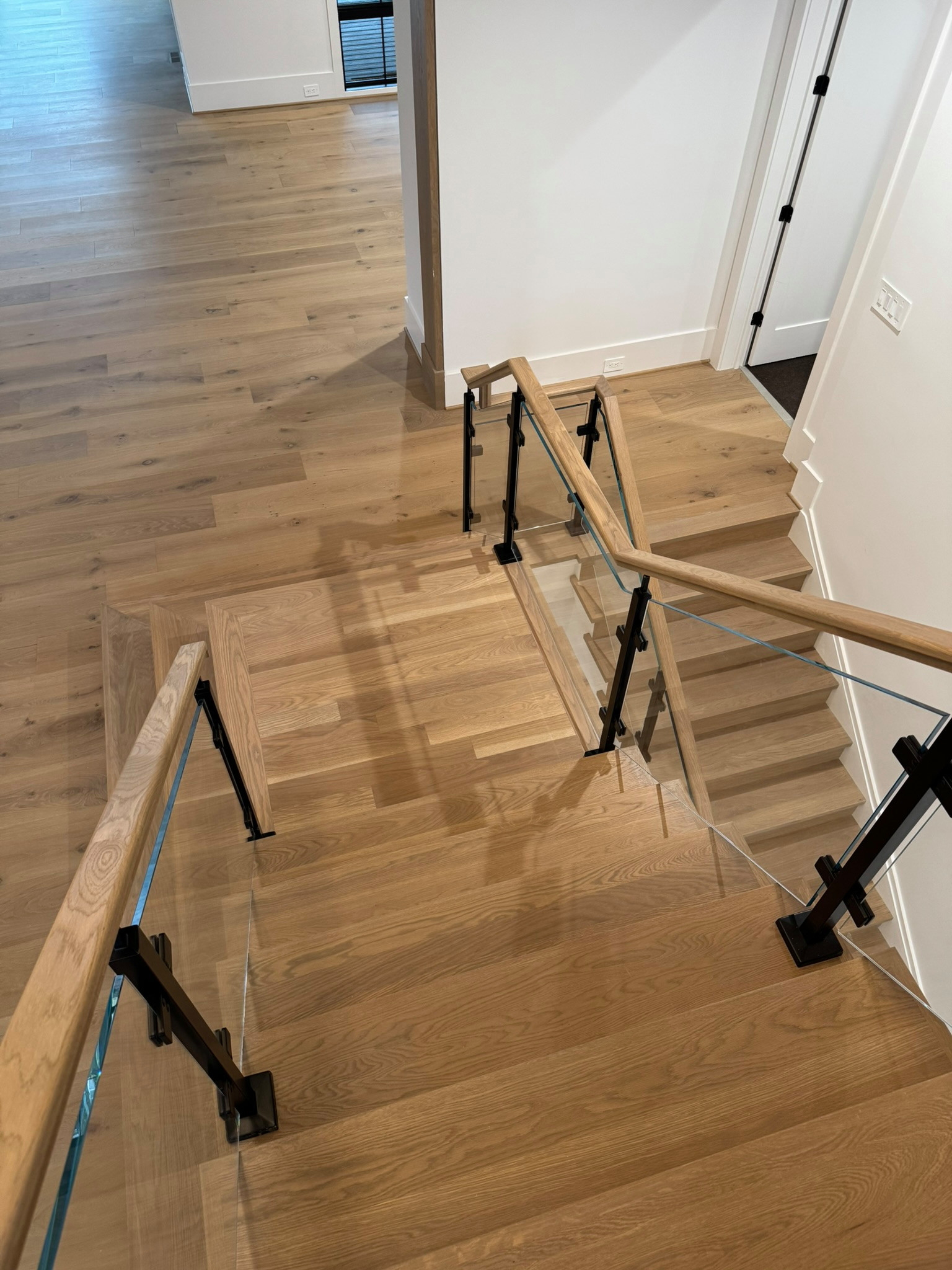 134_Modern White Oak Stair with Glass Balustrade, Vienna, VA 22180