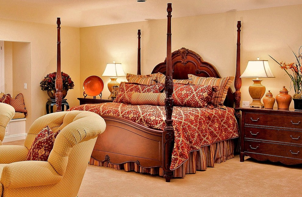 Inspiration for a traditional bedroom in Seattle with beige walls and carpet.