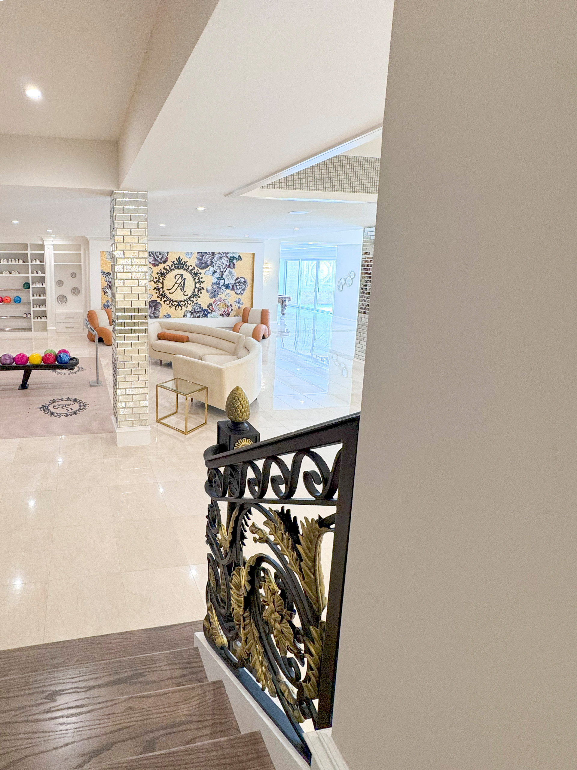 135_Vibrant Staircase with Touch of Historic Grandeur, Great Falls, VA 22066