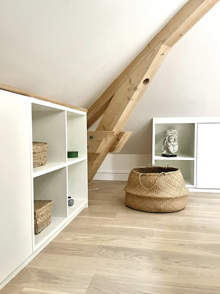 CHAMBRE PARENTALE et placards sous les combles