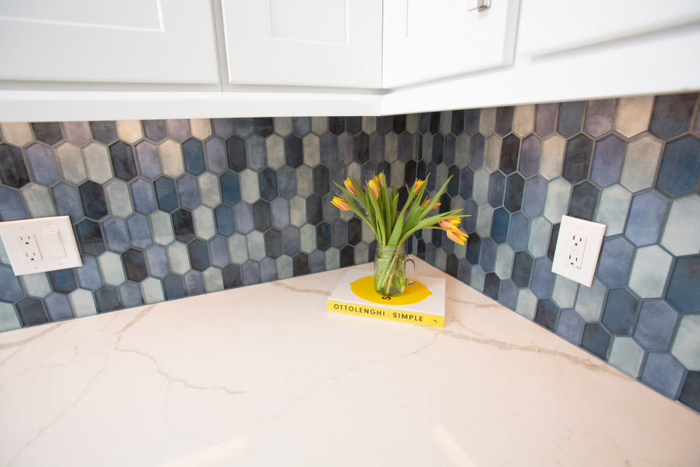 Home design - transitional home design idea in Miami