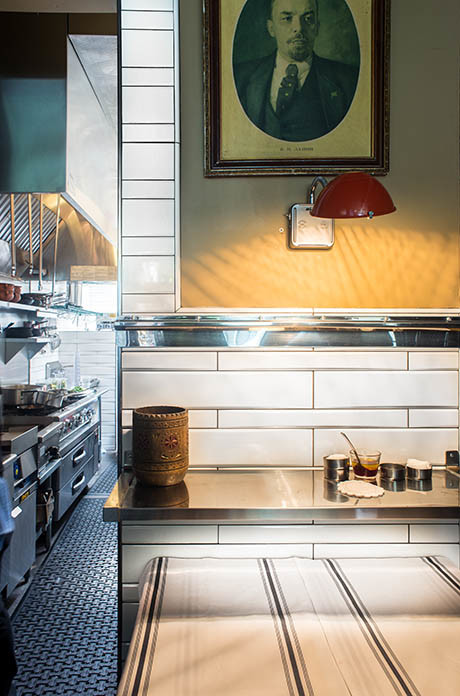Design ideas for a modern kitchen in Portland.