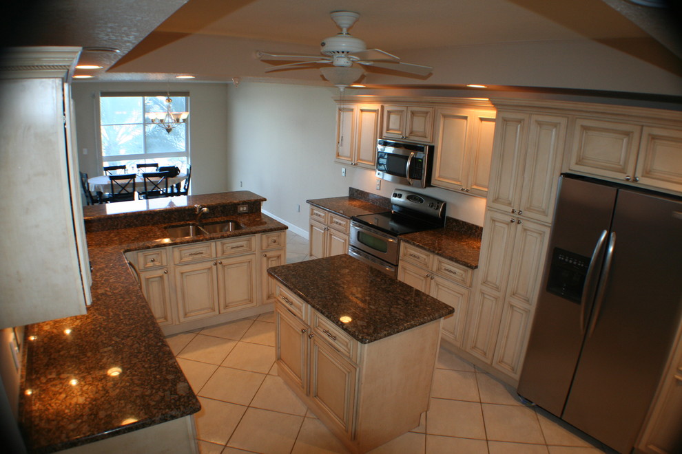 Photo of a tropical kitchen in Tampa.