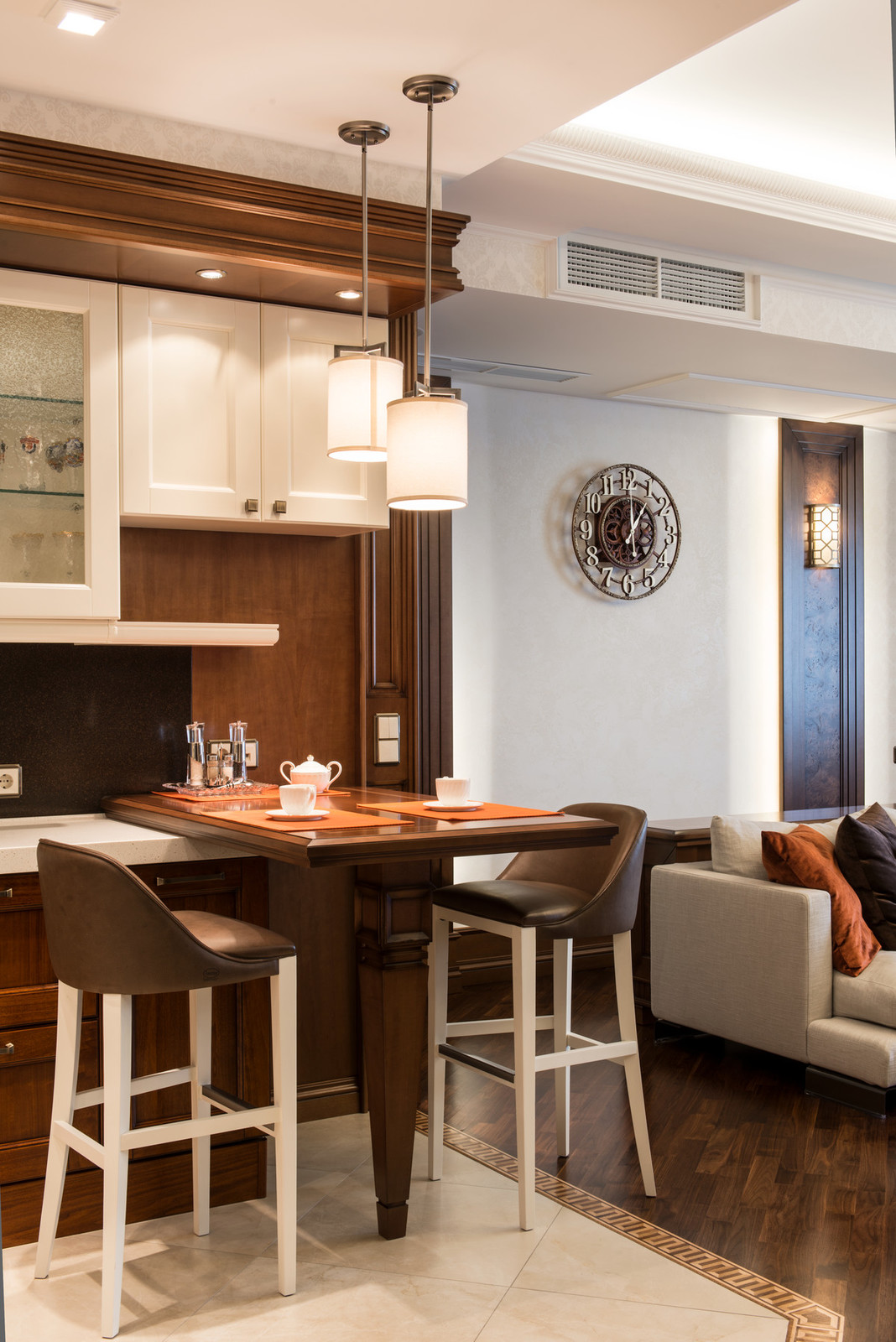 Столик для завтраков