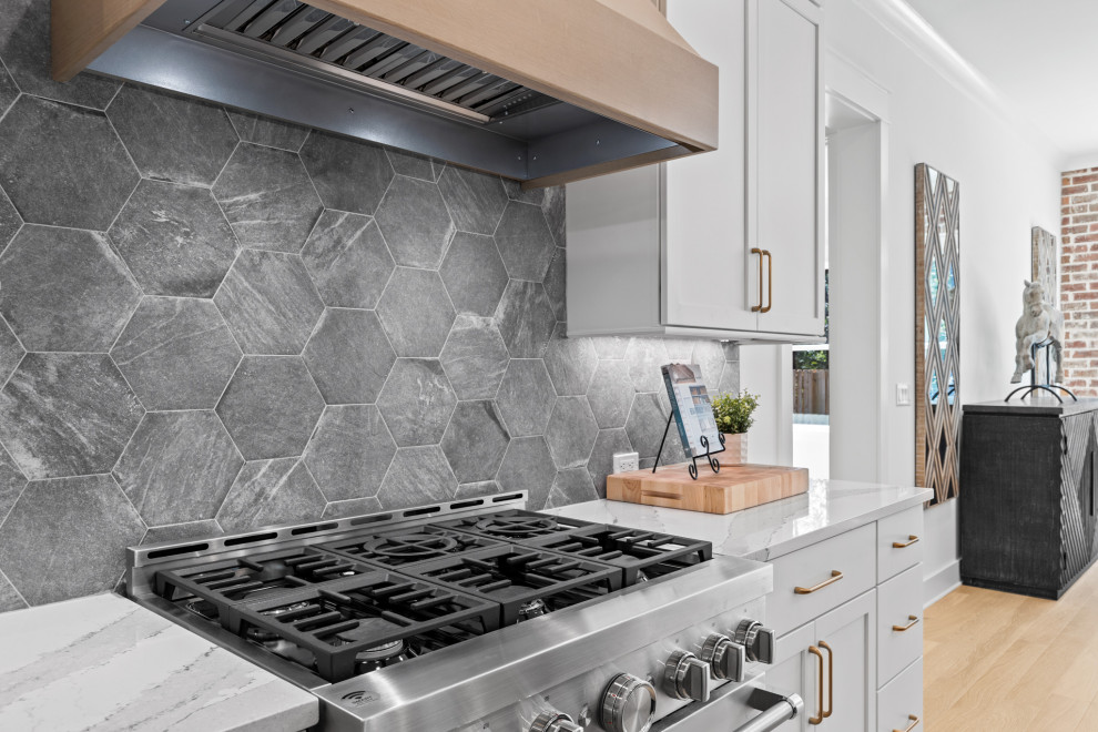 Transitional kitchen photo in Miami
