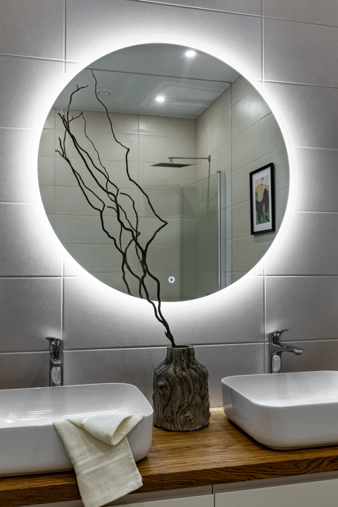 Белый в цвете