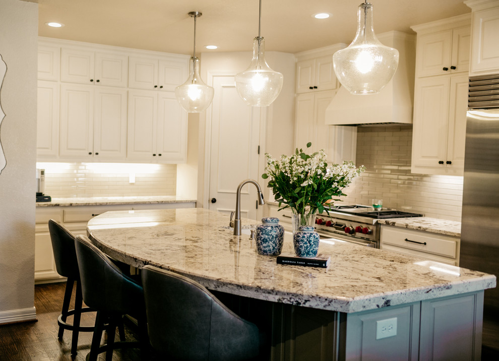Inspiration for a transitional kitchen remodel in Dallas