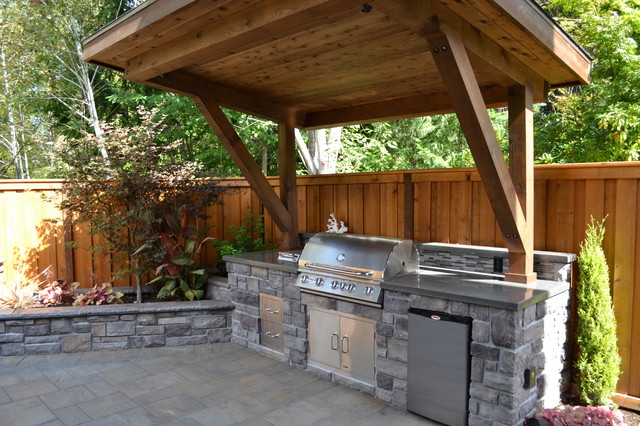 Outdoor Kitchen - Traditional - Patio - Portland - by All Oregon ...