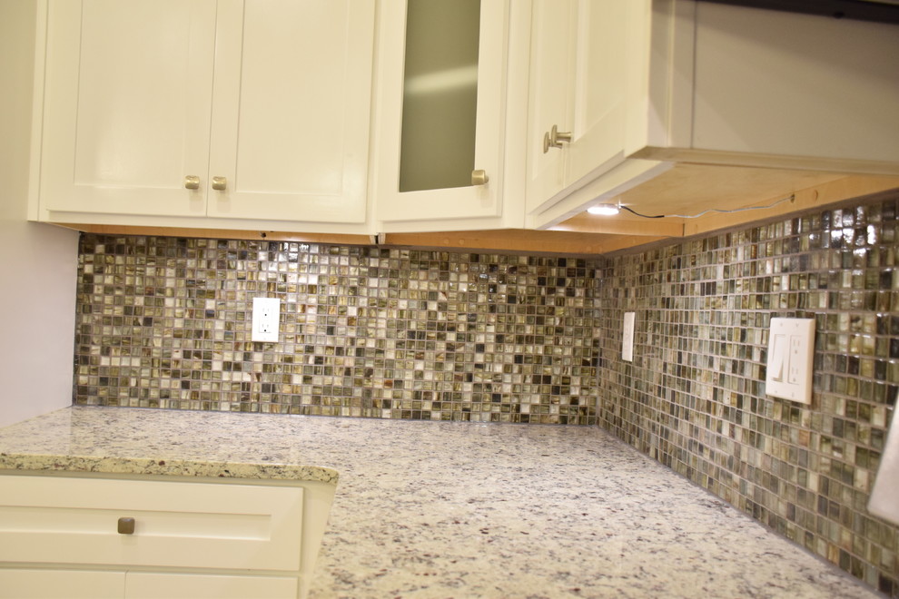 Home design - transitional home design idea in Austin