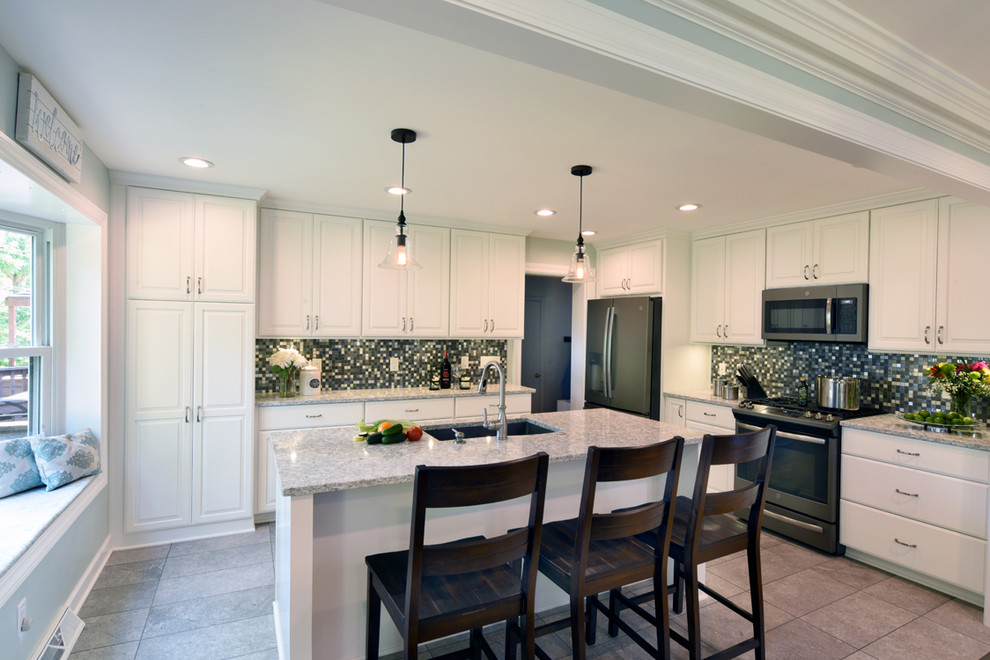 Inspiration for a transitional kitchen remodel in Cincinnati