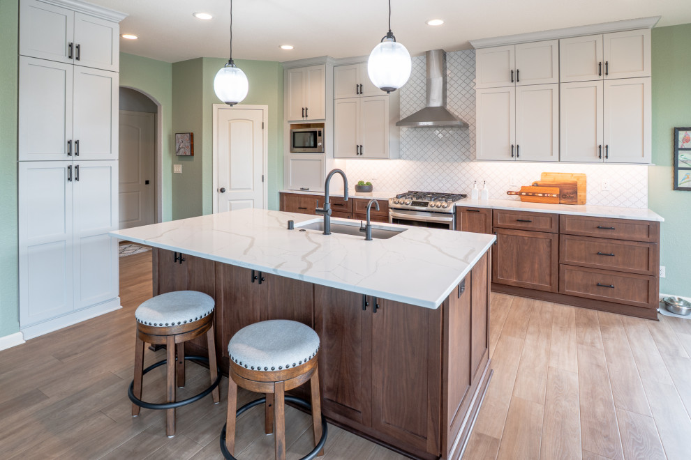 Transitional kitchen photo in Milwaukee