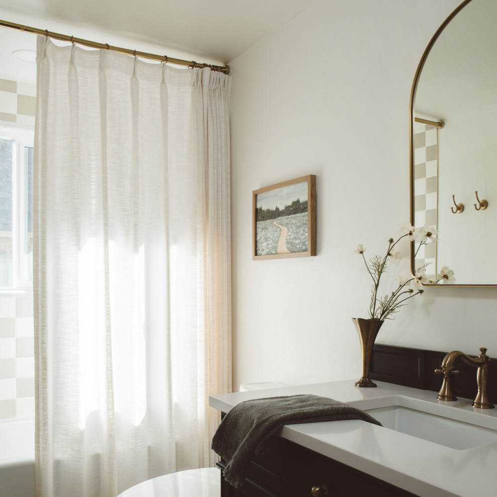 Example of a classic bathroom design in Denver