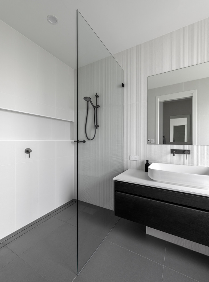 Example of a trendy bathroom design in Brisbane
