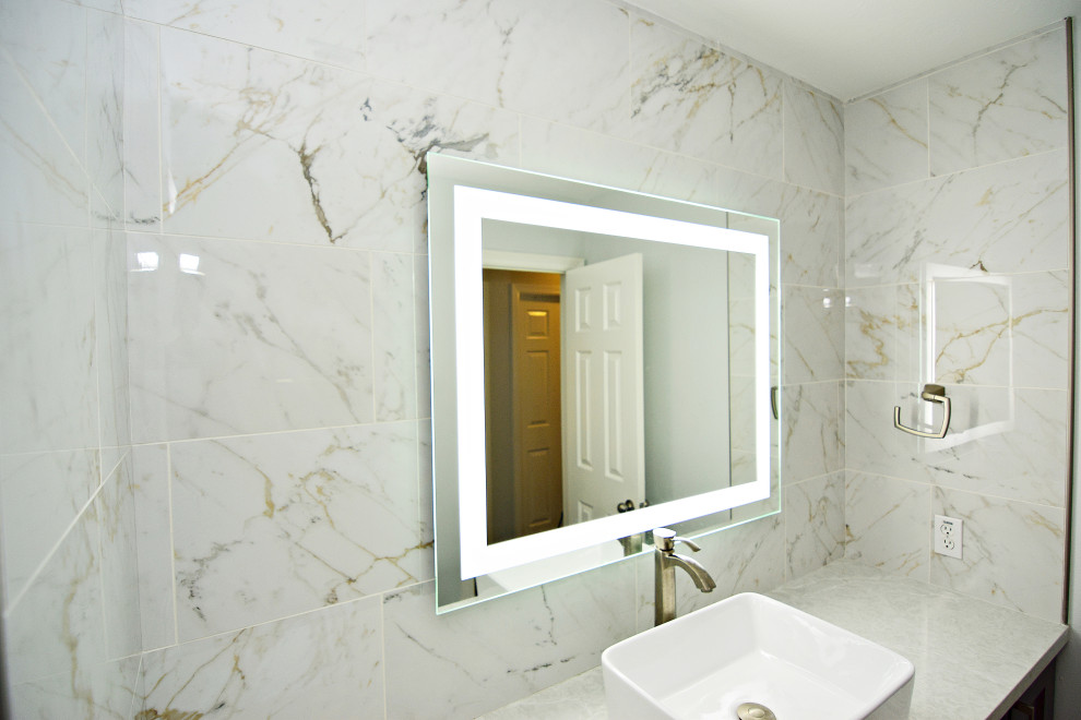 Inspiration for a mid-sized transitional bathroom in Houston.