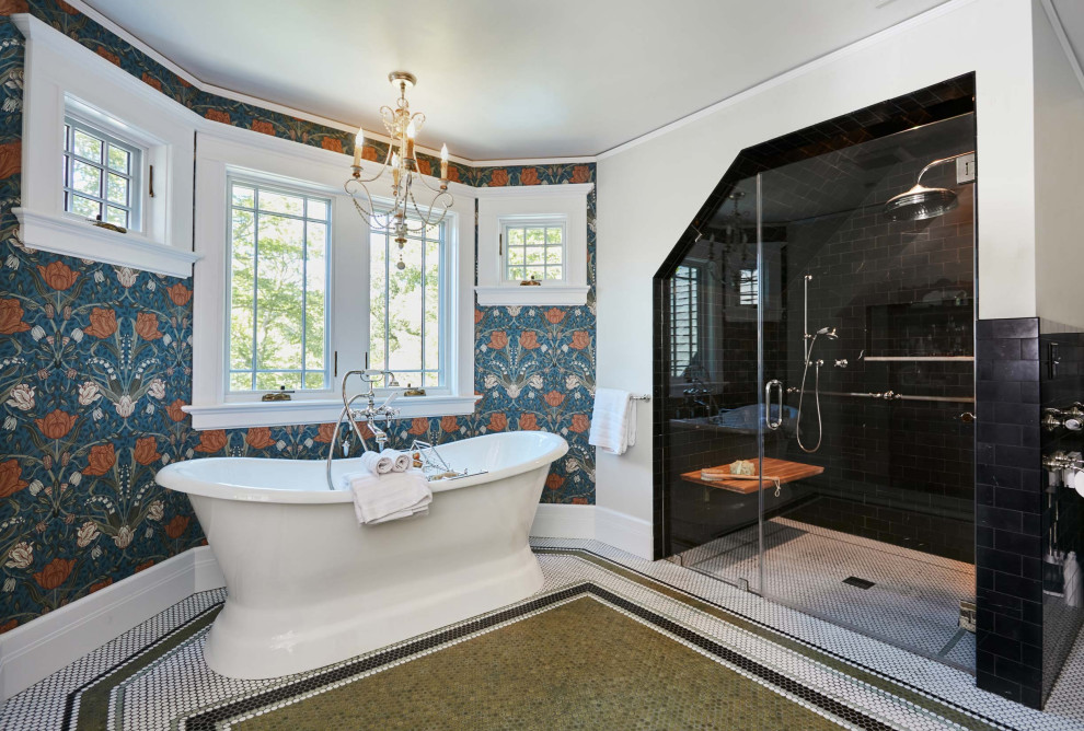Стильный дизайн: большая главная ванная комната с открытыми фасадами, отдельно стоящей ванной, душем в нише, биде, керамической плиткой, разноцветными стенами, полом из керамической плитки, консольной раковиной, столешницей из кварцита, разноцветным полом, душем с распашными дверями, зеленой столешницей, сиденьем для душа, тумбой под две раковины, напольной тумбой и обоями на стенах - последний тренд