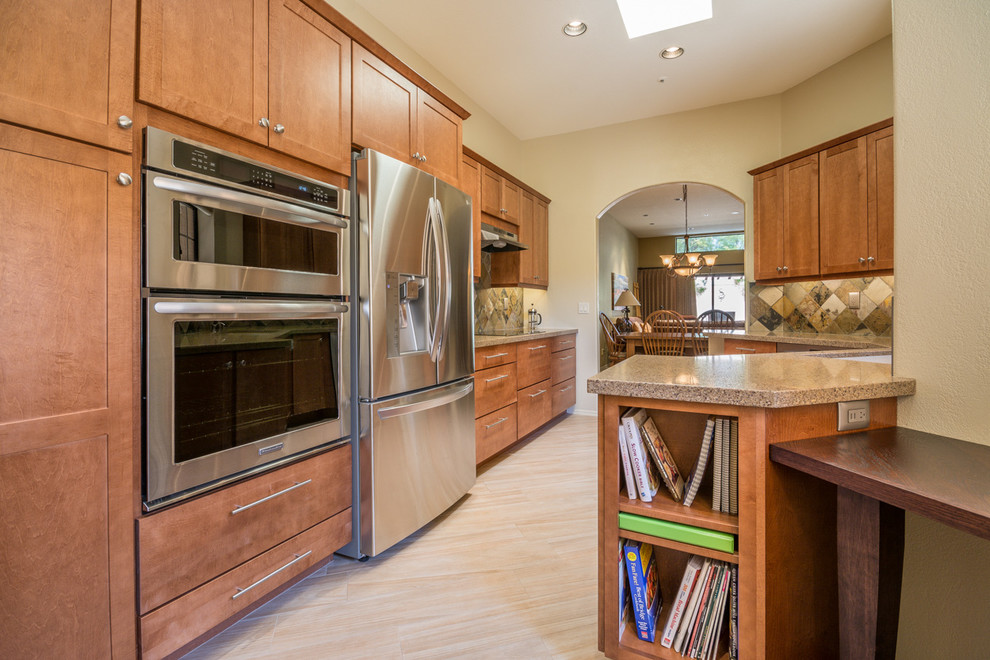 Kitchen - transitional kitchen idea in Phoenix