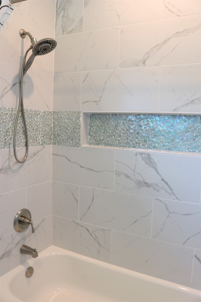 Inspiration for a small transitional 3/4 bathroom in Austin with an alcove tub, a shower/bathtub combo, white tile, porcelain tile and a shower curtain.