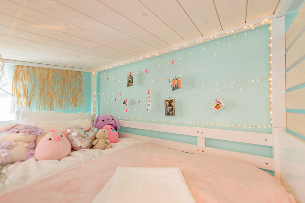 Cette photo montre une chambre d'enfant exotique.