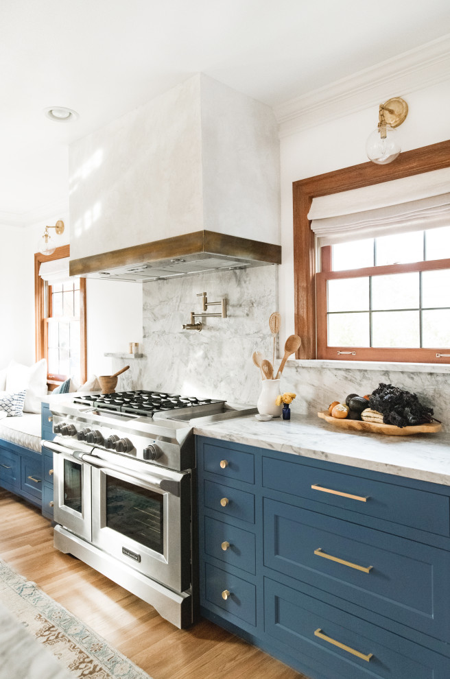 Transitional kitchen photo in Seattle