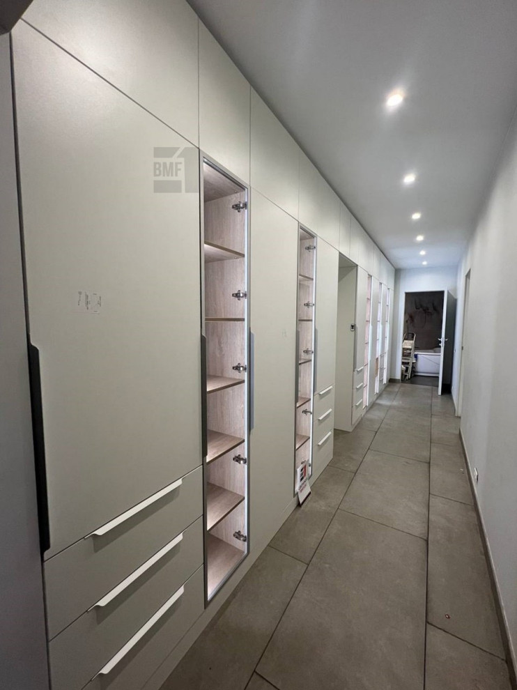 Шкаф в прихожую с подсветкой