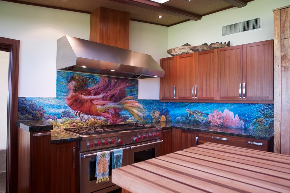 Photo of an expansive tropical l-shaped eat-in kitchen in Hawaii.