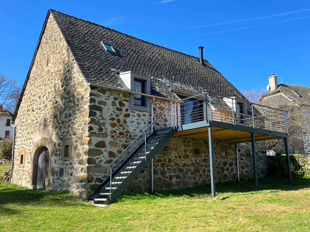 TRANSFORMATION ANCIEN BATIMENT AGRICOLE EN HABITATION à LE MONTEIL (centre-bourg