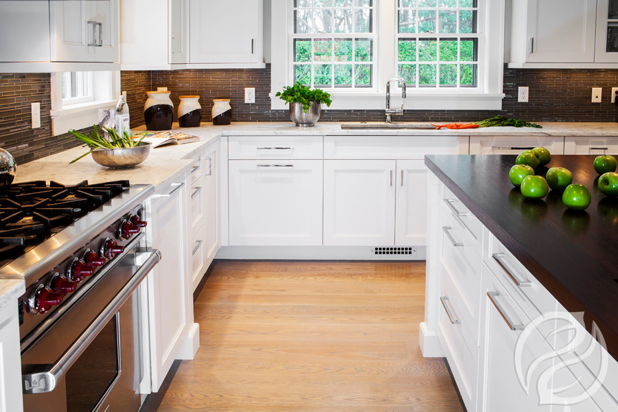 Inspiration for a transitional u-shaped eat-in kitchen in Boston with shaker cabinets, white cabinets, grey splashback, stainless steel appliances, light hardwood floors and with island.