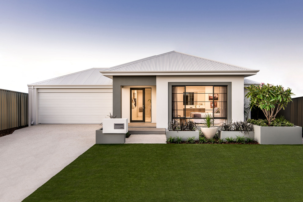 Mid-sized contemporary one-storey stucco grey house exterior in Perth with a gable roof and a metal roof.