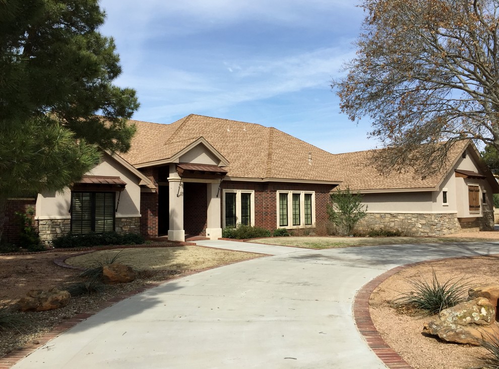 Example of a mid-sized mountain style one-story mixed siding beige home design design in Austin