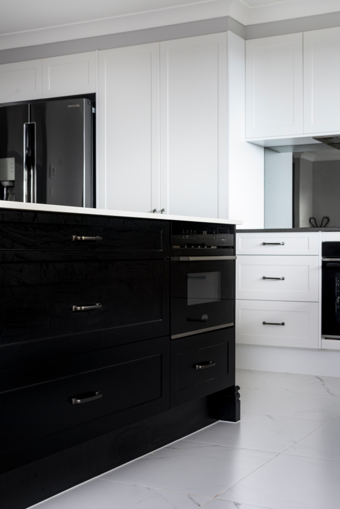 Black and White Kitchen