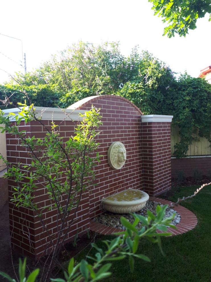 Фонтан с маскароном в Стрельне (Лен. обл.)