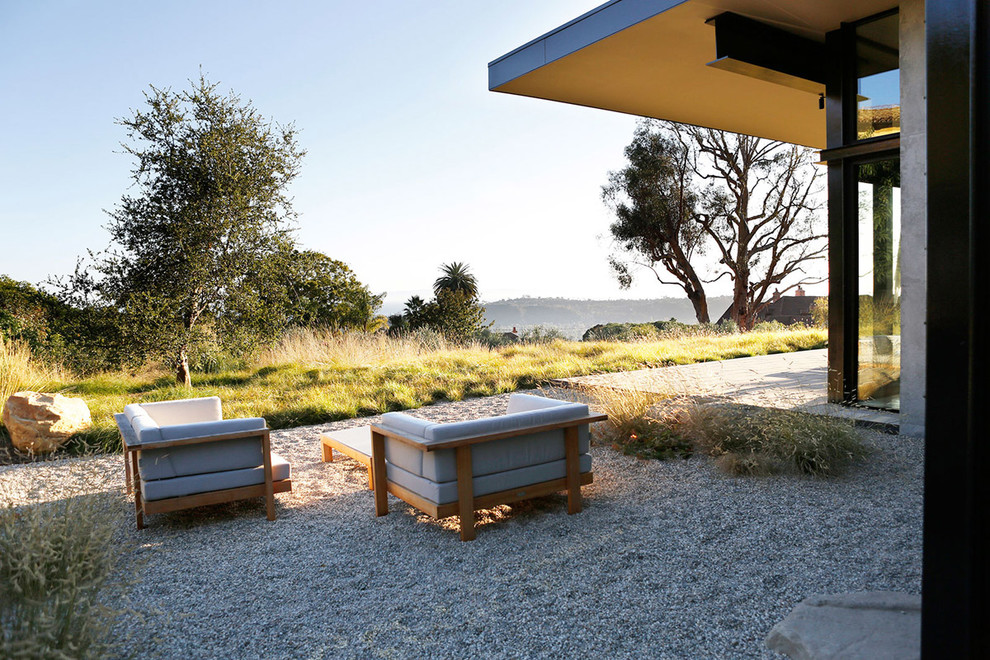 Inspiration for a contemporary garden in Santa Barbara.
