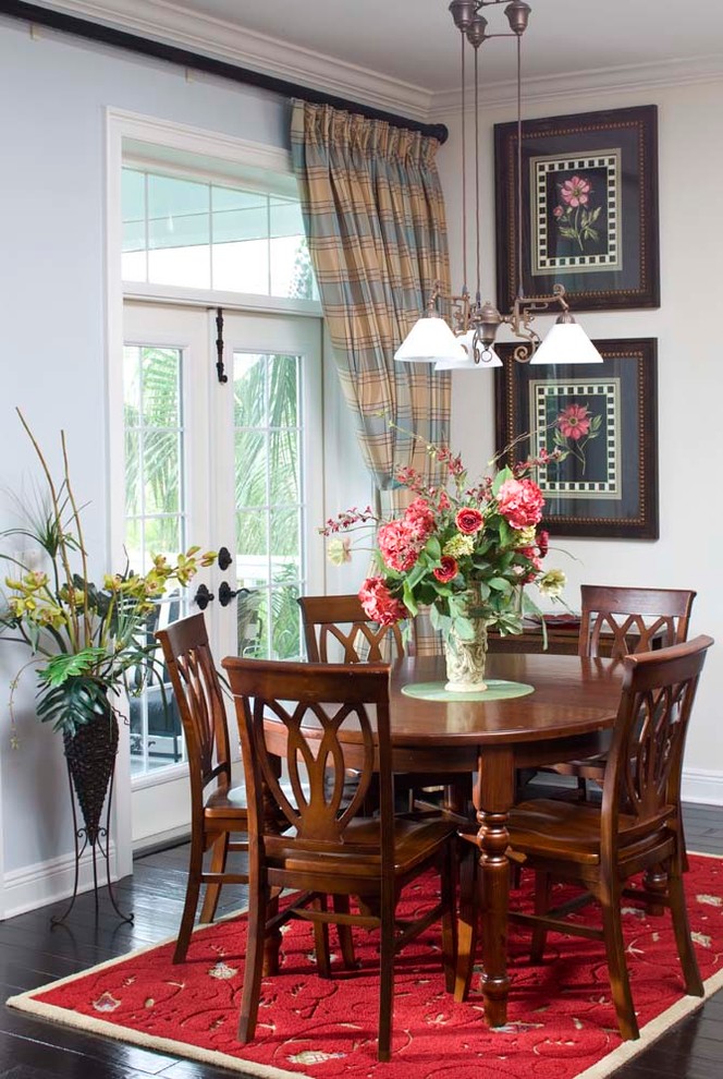 Dining room - traditional dining room idea in Tampa