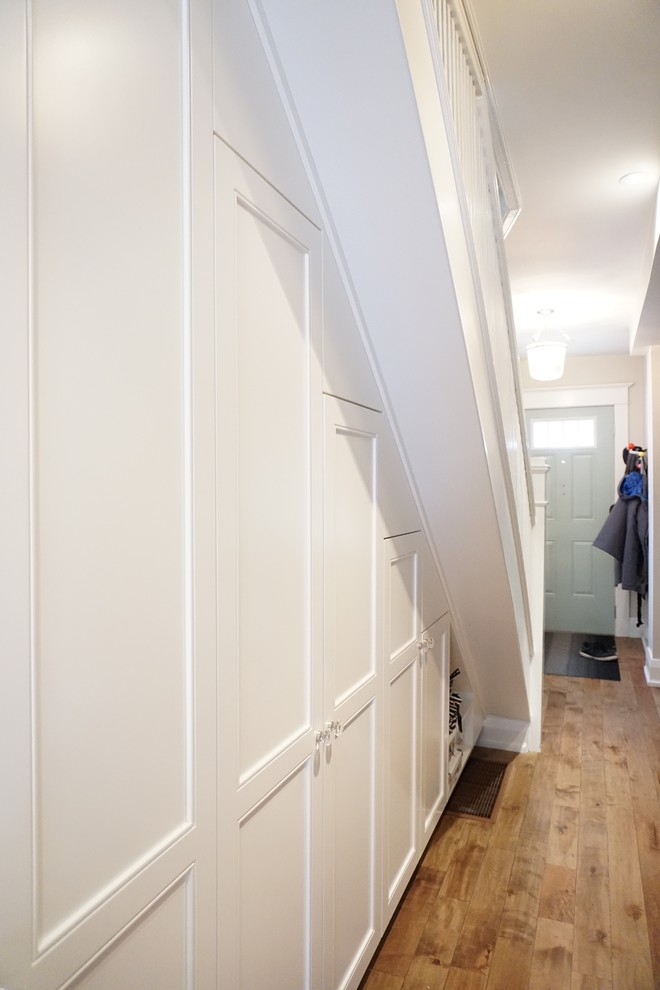 Inspiration for a transitional home design remodel in Toronto
