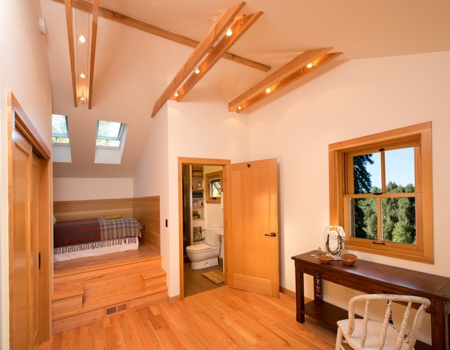 The Bedroom Suite Open Beam Ceiling Solar Powered