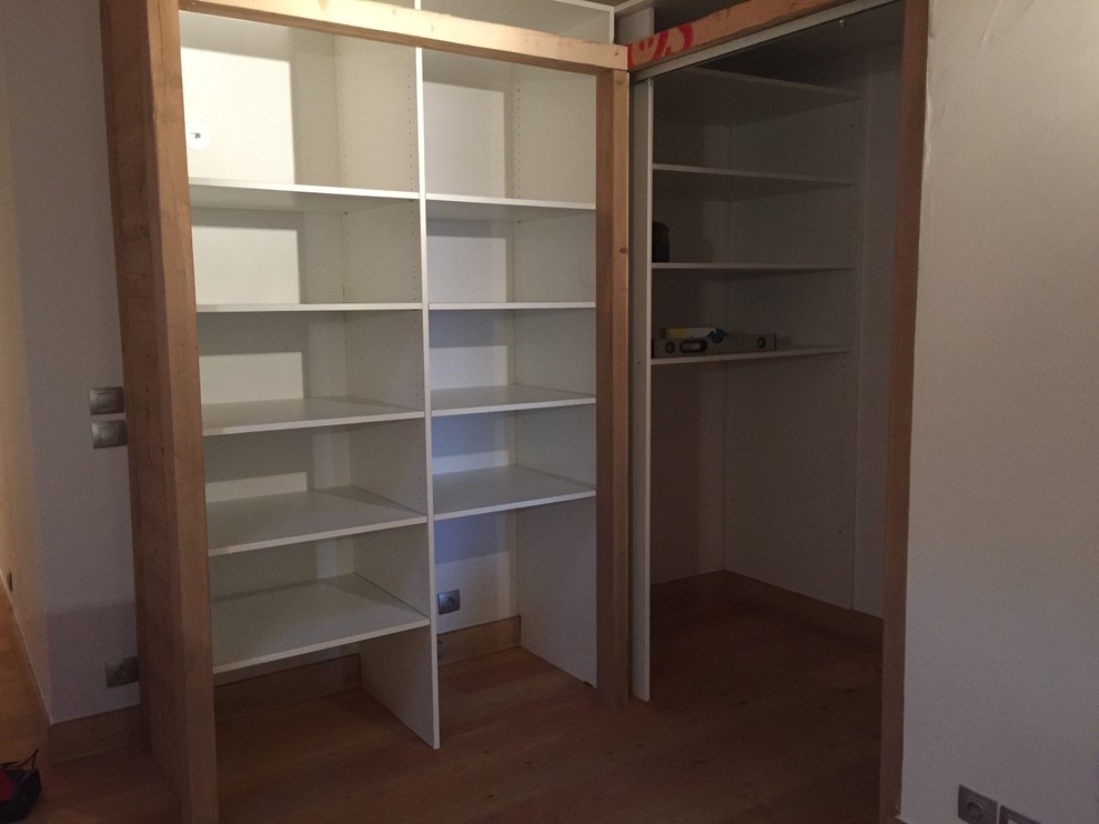 AGENCEMENT DE PLACARDS ET LITS