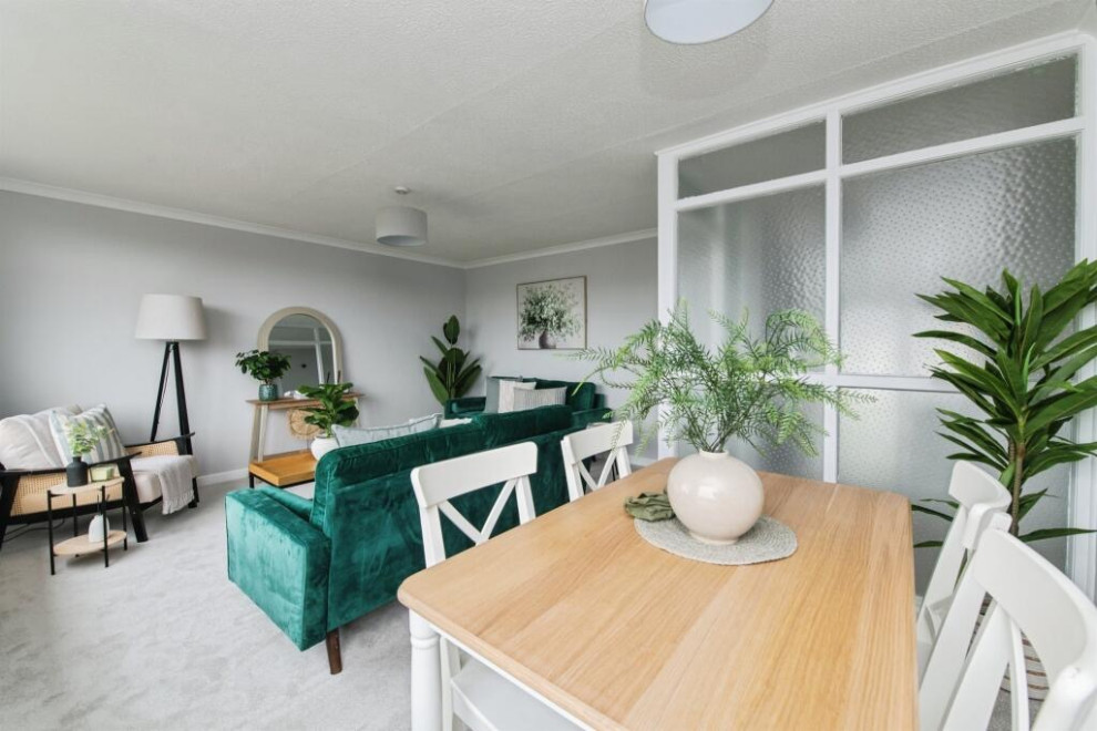 4 Woodleigh Close - Stage To Sell