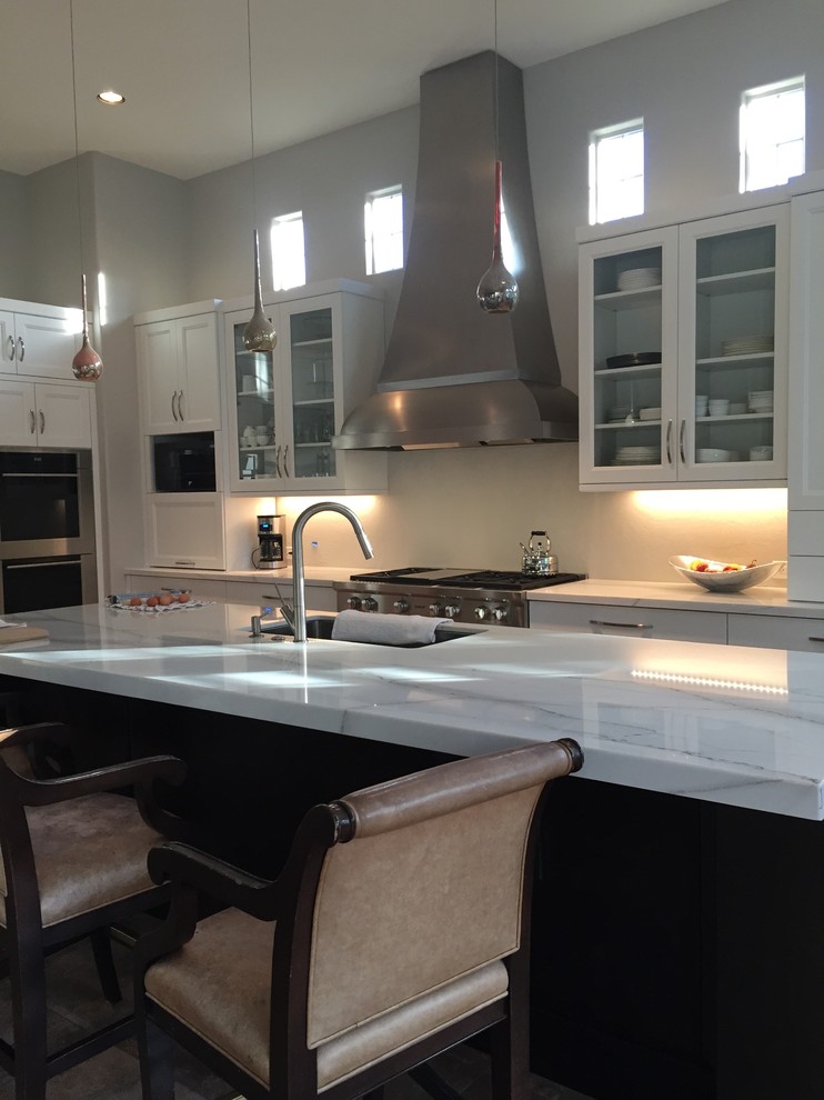 Kitchen - transitional kitchen idea in Phoenix