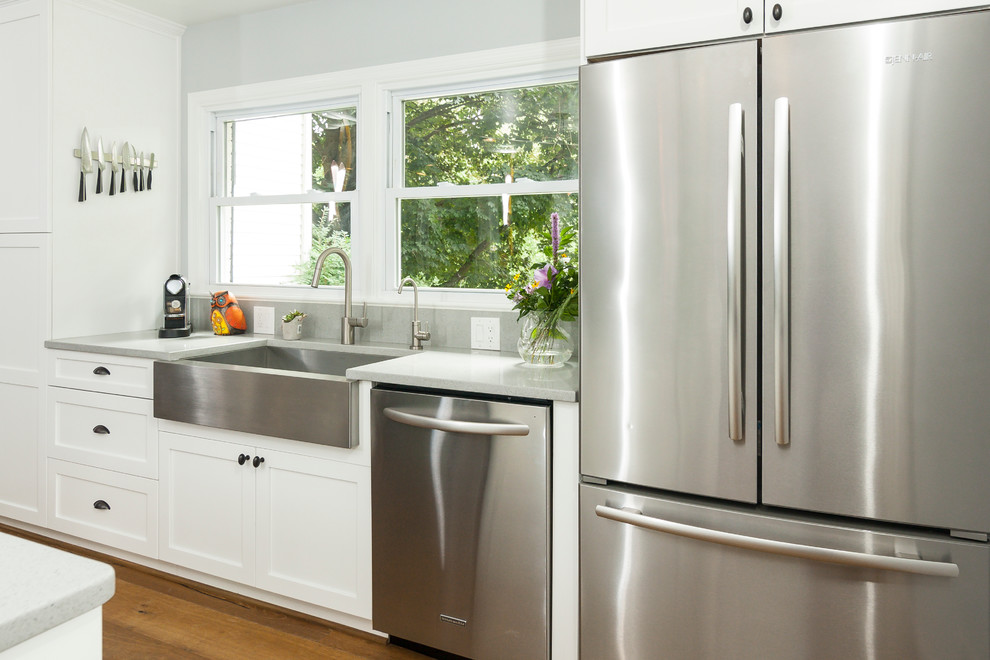 Example of a transitional kitchen design in DC Metro