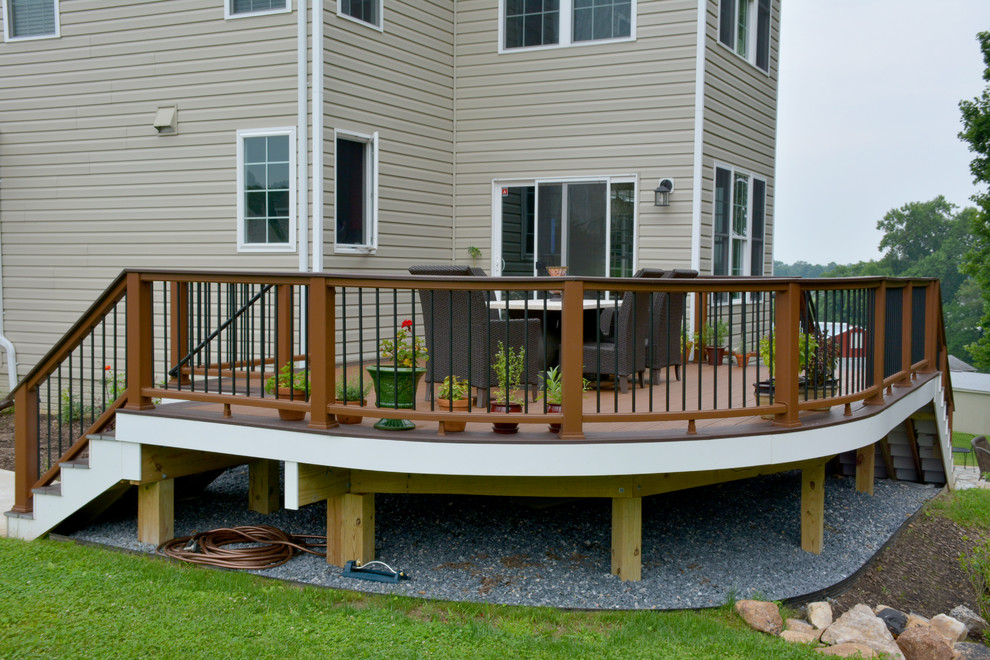 Inspiration for a mid-sized timeless backyard deck remodel in Baltimore