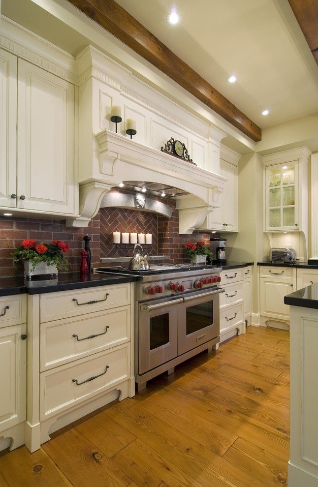 This is an example of a traditional kitchen in Vancouver with stainless steel appliances.