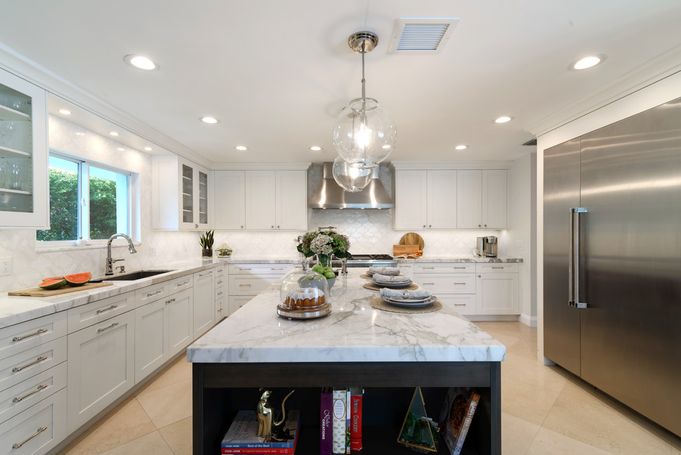 Kitchen - transitional kitchen idea in Miami