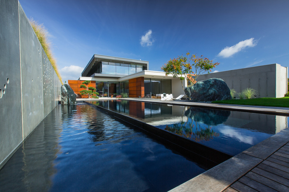 Moderner Pool in Sonstige