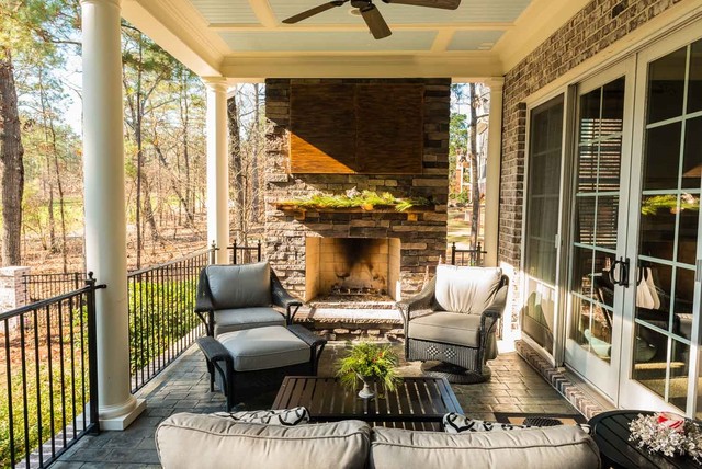 Cozy Outdoor Fireplace Addition in Elgin, SC. klassisk-fasad